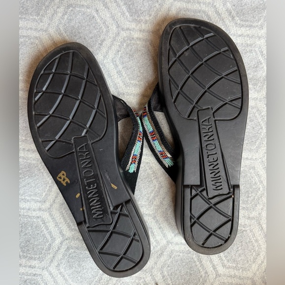Minnetonka Beaded Leather Thong Sandals Black w Silver Accents Women’s Sz 9 - Picture 5 of 10